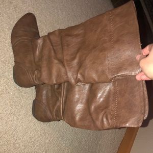 Brown fashion boots